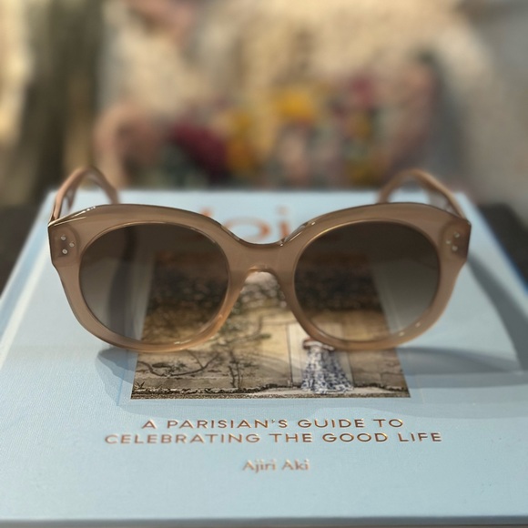 Chic Beige Round Sunglasses - Picture 1 of 7